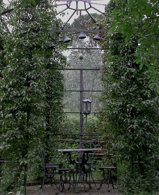 Omaggio a un desiderio, Omaggio a Piero della Francesca, 2001, giardino di Villa Romana